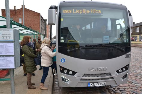 1188 autobusi un vilcieni.